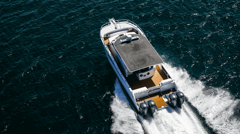 Du thuyền với 4 động cơ tàu thuỷ gắn ngoài Yamaha