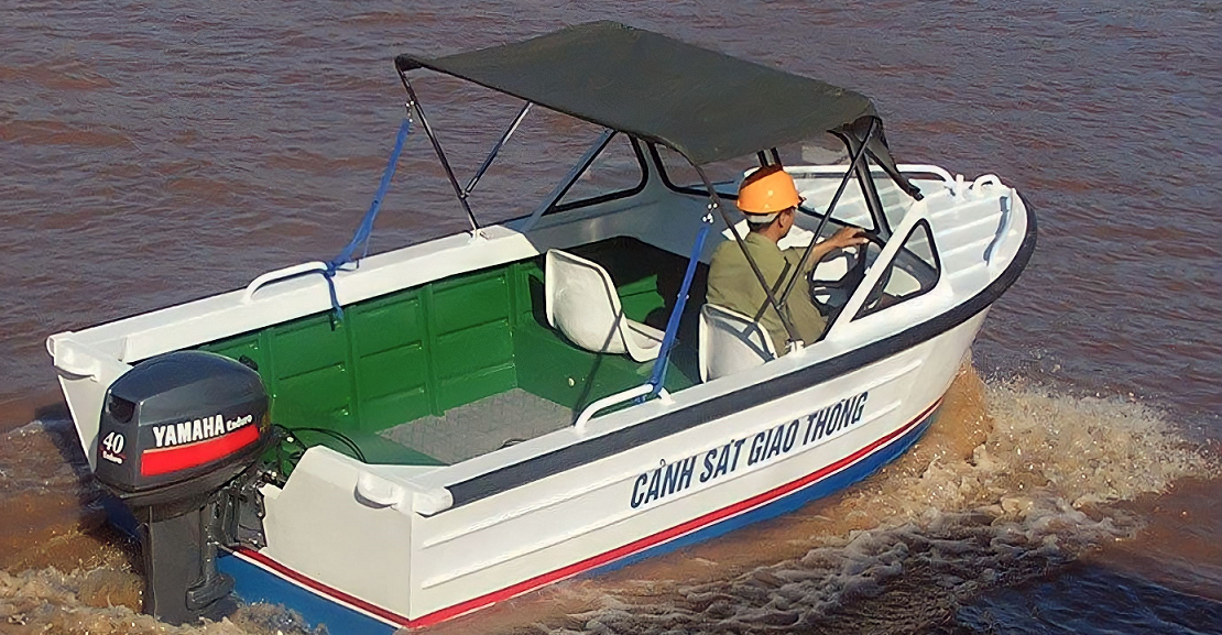 Tàu cảnh sát tuần tra sử dụng máy tàu thuỷ YAMAHA 2 thì 40Hp – Model E40XWL